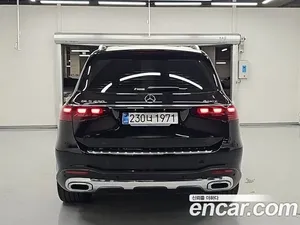 Mercedes-Benz GLS image 2 blur bg