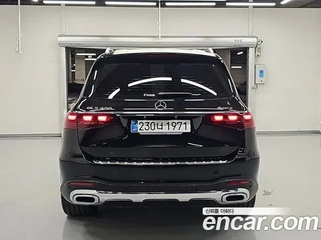 Mercedes-Benz GLS image 2