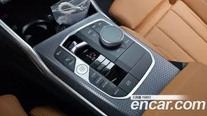 BMW 3 Series image 9 blur bg