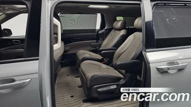 Kia Carnival image 8