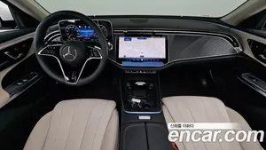 Mercedes-Benz E-Class image 6 blur bg