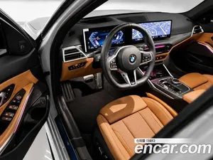 BMW 3 Series image 3 blur bg