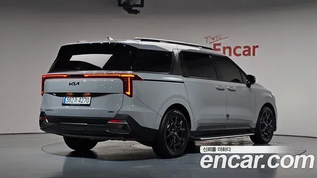 Kia Carnival image 0
