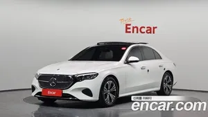 Mercedes-Benz E-Class image 1 blur bg