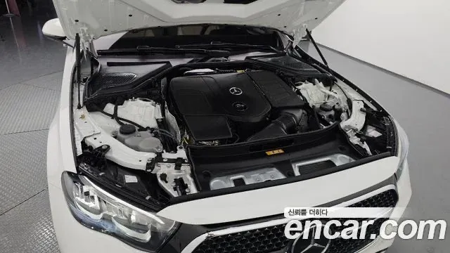 Mercedes-Benz E-Class 4 Mercedes-Benz E-Class image 4