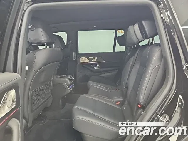Mercedes-Benz GLS image 11