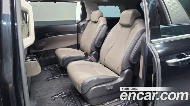 Kia Carnival image 2