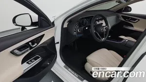 Mercedes-Benz E-Class image 8 blur bg