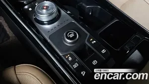 Kia Sorento image 9 blur bg