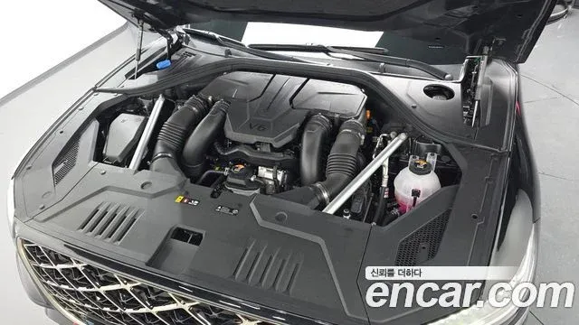 Genesis GV70 image 3