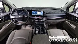 Kia Carnival image 5 blur bg