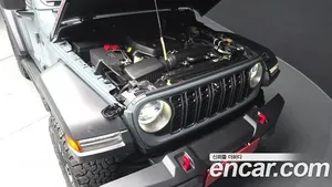 Jeep Wrangler image 6 blur bg