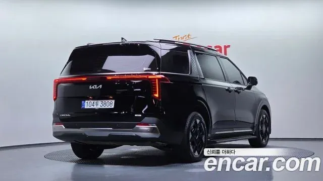 Kia Carnival image 2
