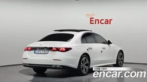 Mercedes-Benz E-Class image 3 blur bg