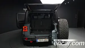 Jeep Wrangler image 5 blur bg
