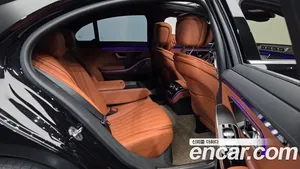 Mercedes-Benz S-Class image 10 blur bg