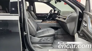 Cadillac Escalade image 4 blur bg
