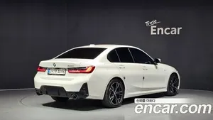 BMW 3 Series image 0 blur bg