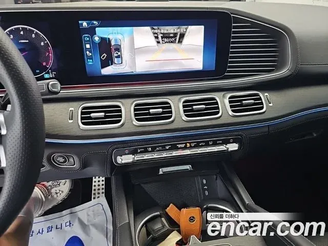 Mercedes-Benz GLS image 4