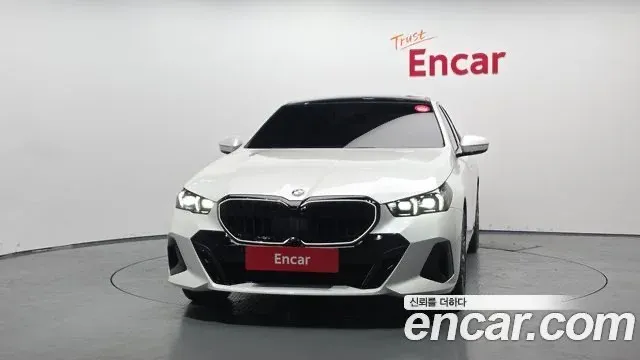 BMW 5 Series 0 BMW 5 Series image 0