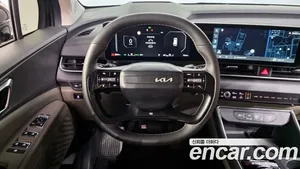 Kia Carnival image 11 blur bg