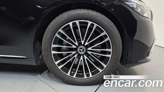 Mercedes-Benz S-Class image 4