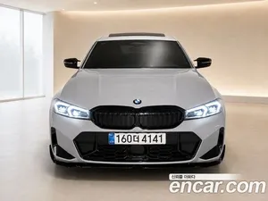 BMW 3 Series image 1 blur bg