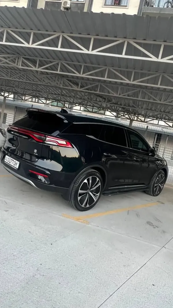 BYD Tang EV blur bg