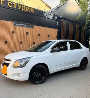 Chevrolet Cobalt image 5 blur bg
