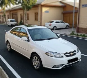 Chevrolet Gentra image 1 blur bg