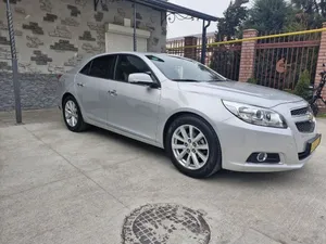 Chevrolet Malibu image 6 blur bg