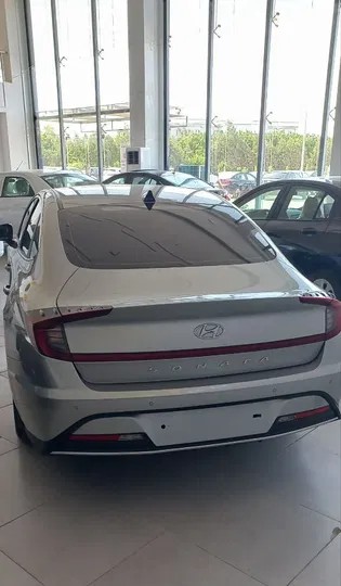 Hyundai Sonata image 1