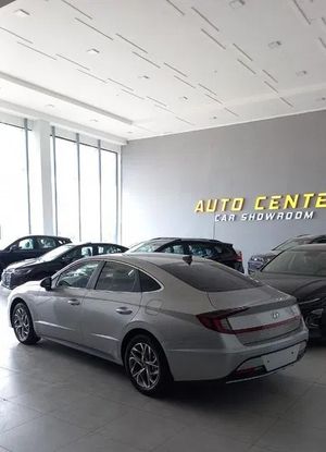 Hyundai Sonata image 2 blur bg