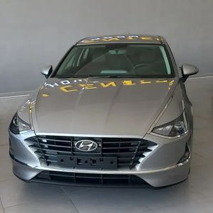 Hyundai Sonata image 3 blur bg