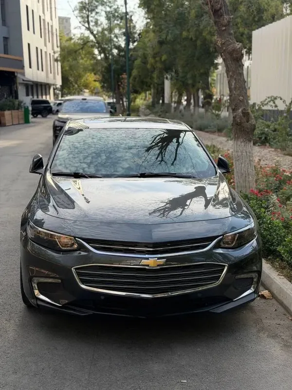 Chevrolet Malibu blur bg