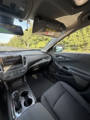 Chevrolet Malibu image 1 blur bg