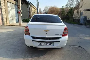 Chevrolet Cobalt image 3 blur bg