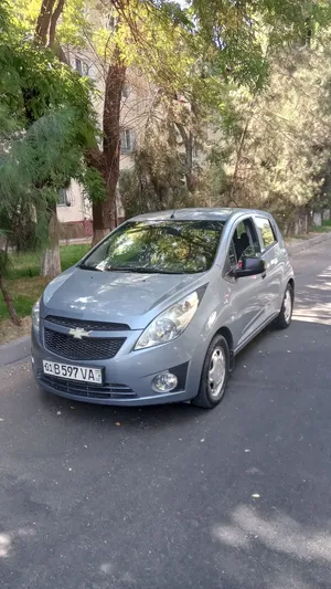 Chevrolet Spark image 0 blur bg