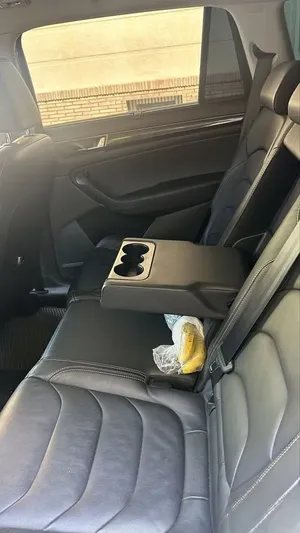 Skoda Kodiaq image 3 blur bg