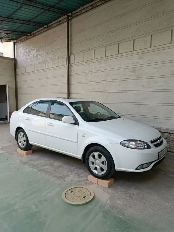 Chevrolet Gentra blur bg