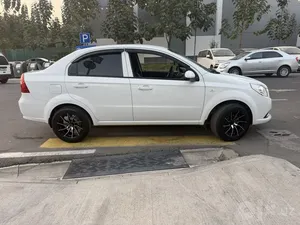Chevrolet Nexia 3 image 3 blur bg